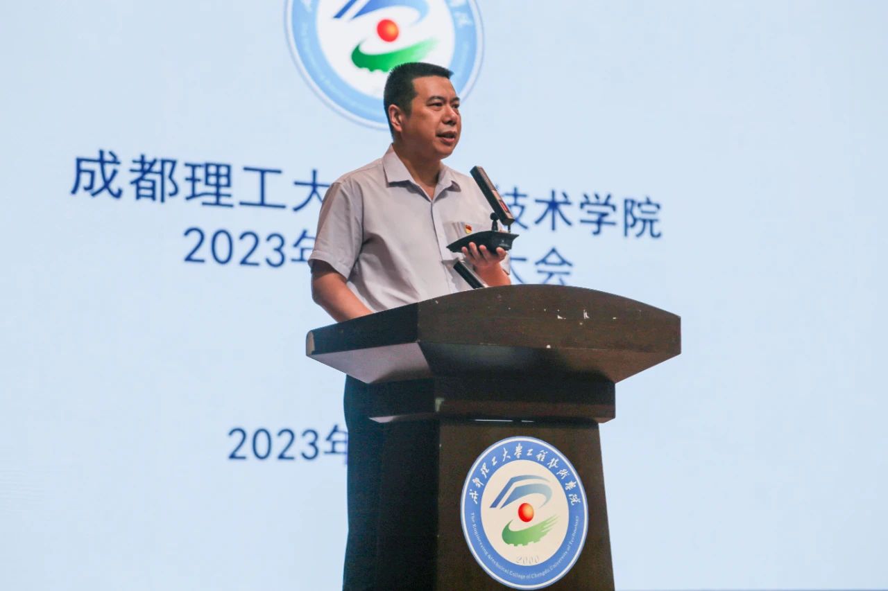 杨斌2.jpg